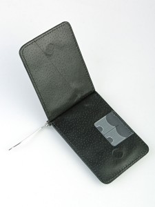 YD Зажим для денег с карманом L-358